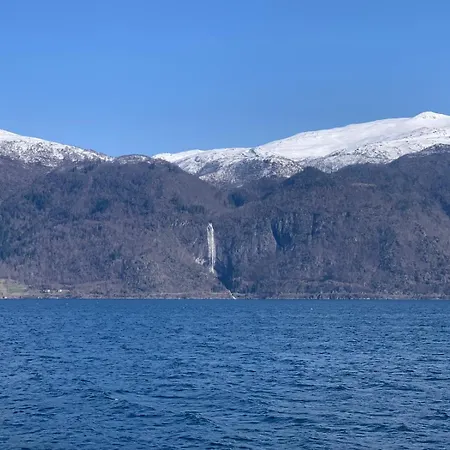 Sognefjord Gjesteheim Bed & Breakfast *