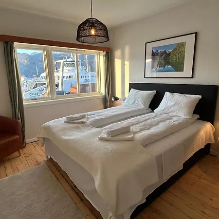 Sognefjord Gjesteheim Bed & Breakfast Vangsnes