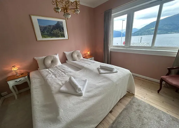 Sognefjord Gjesteheim Bed & Breakfast *